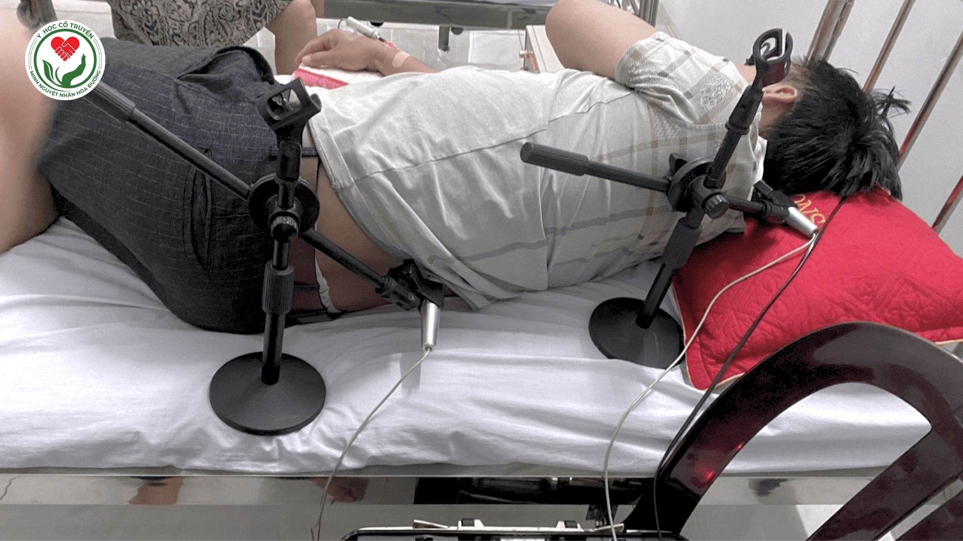 Điều trị bệnh nhân Thoái hóa đốt sống do chấn thương bằng thiết bị Quang trị liệu và Laser Nội tĩnh mạch