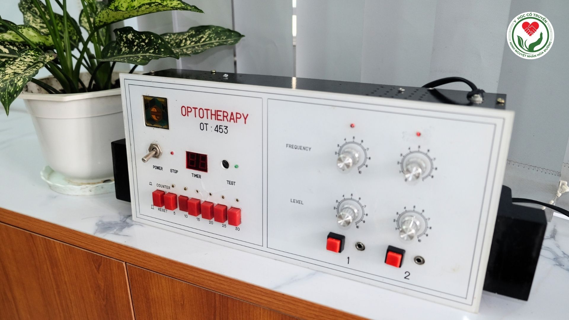 Thiết bị Quang trị liệu Laser bán dẫn công suất thấp 2 kênh